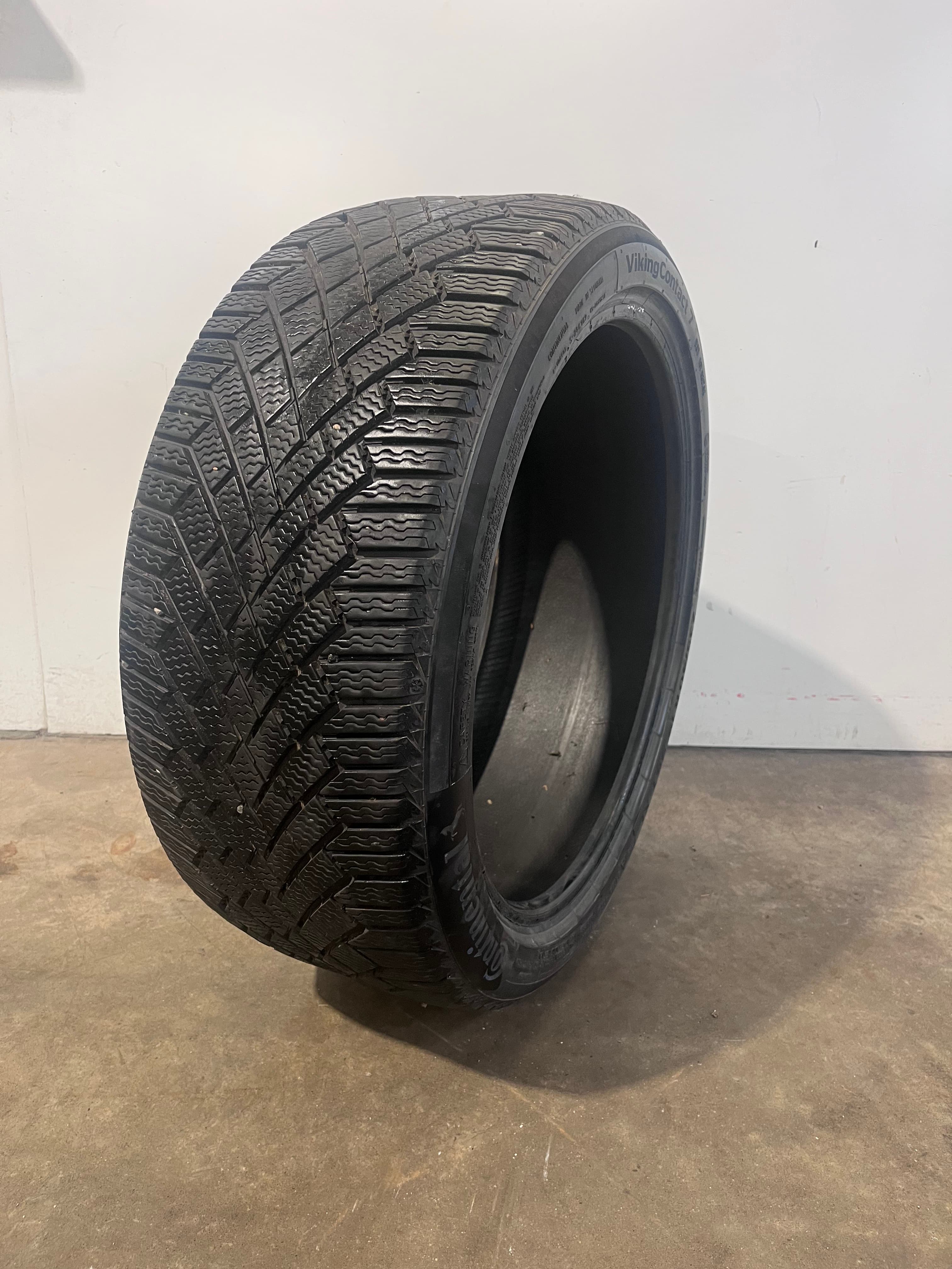 Continental VikingContact 7 235/40R19