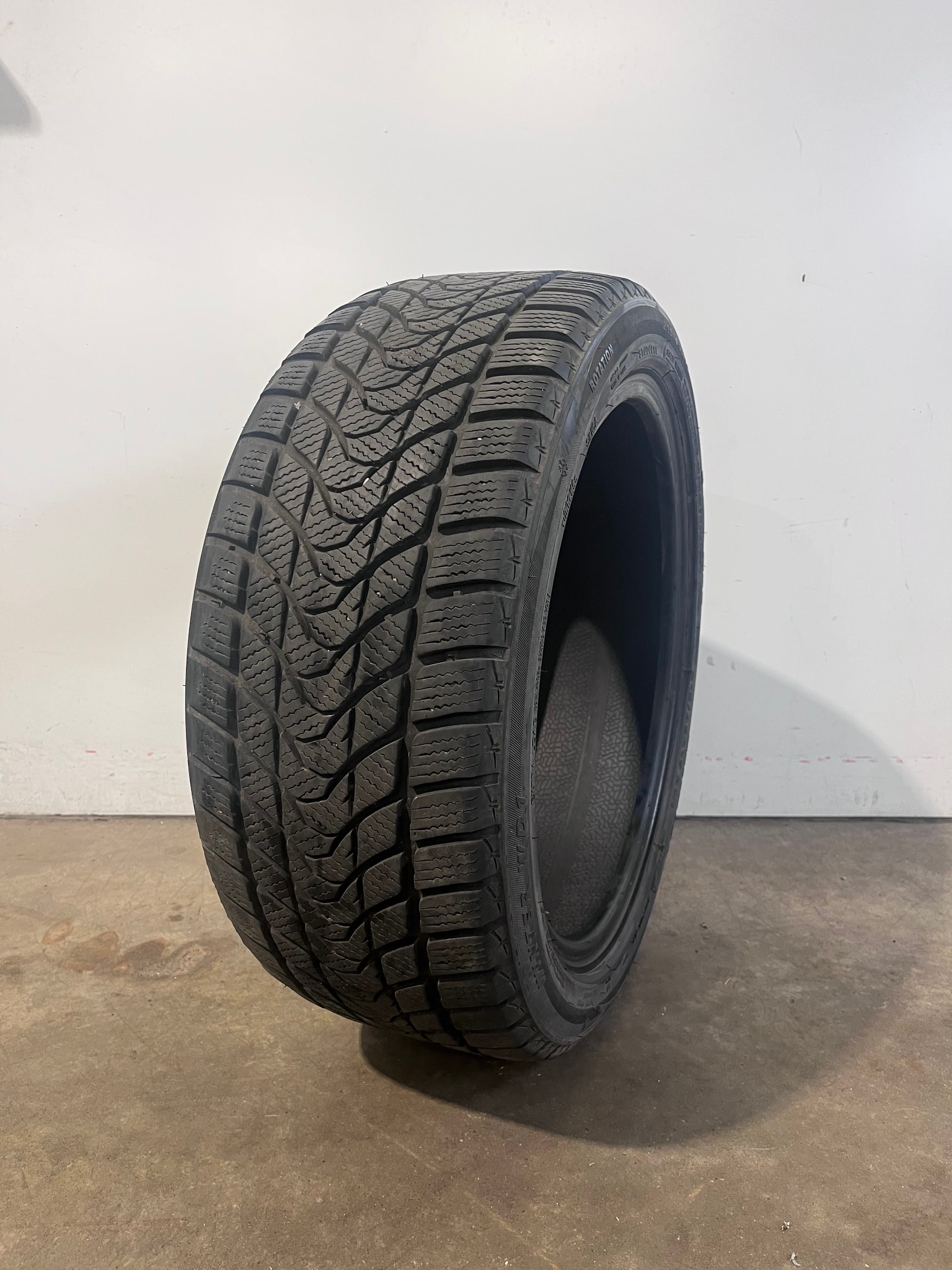 Delinte Winter WD1 215/45R17