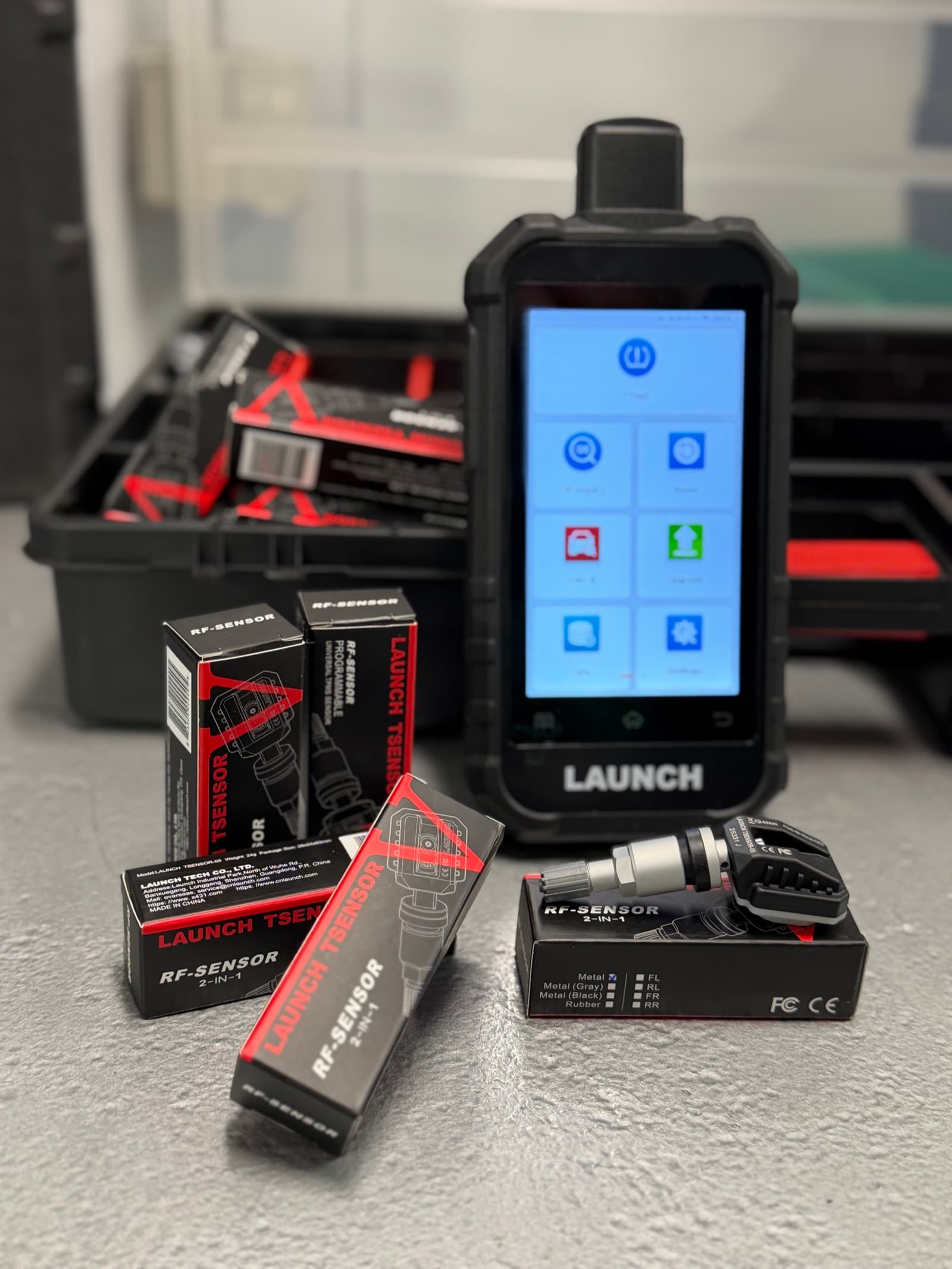 LAUNCH TPMS programming device and RF sensors at the Rehvipoiss workshop